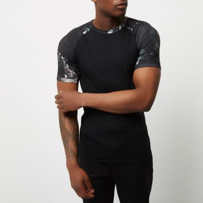 Black muscle fit raglan print T-shirt